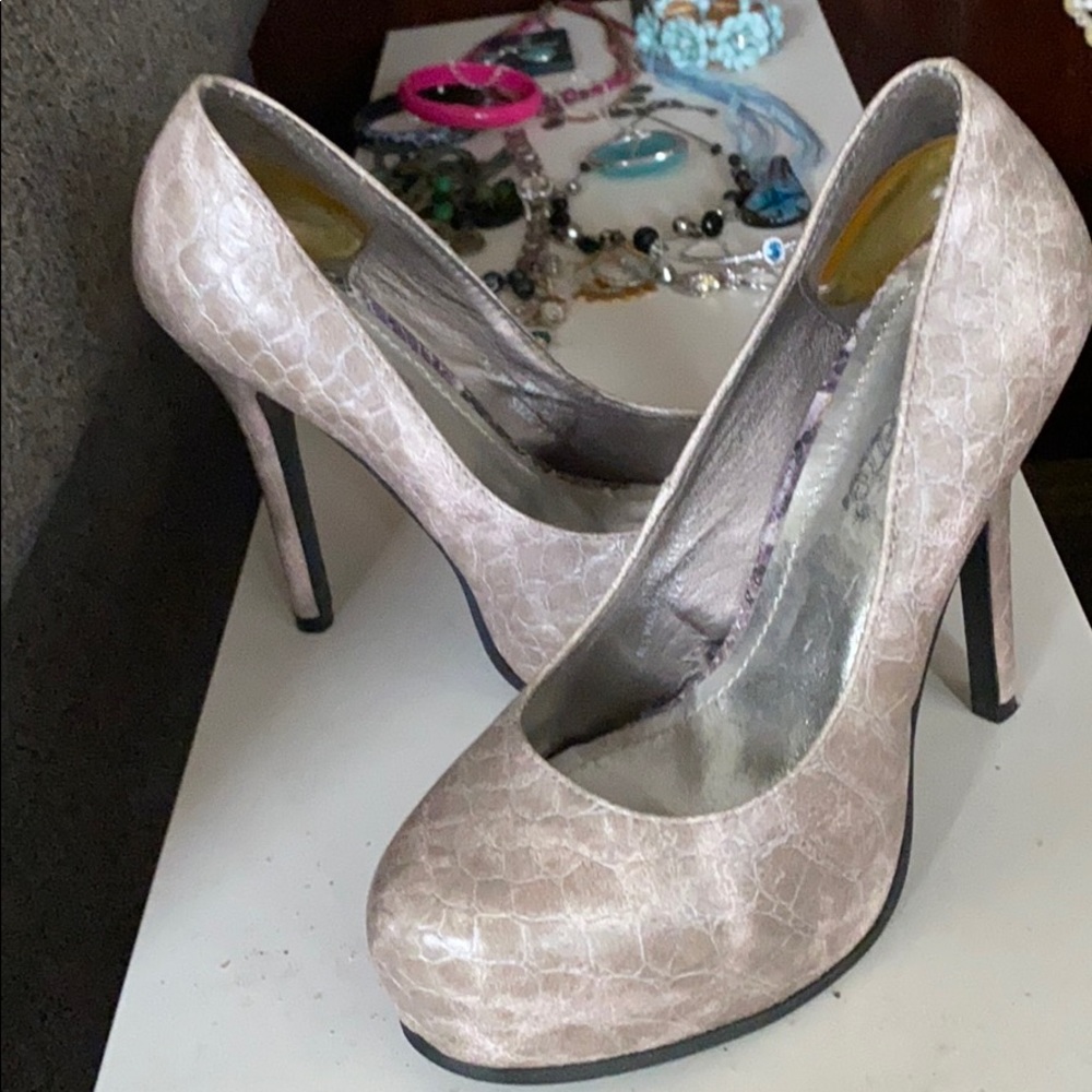 Shoe dazzle heels